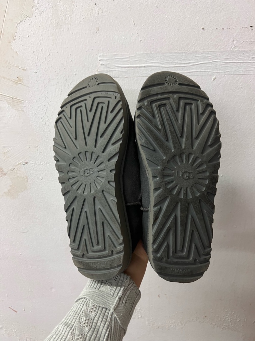 Ugg Grey Slippers Size 8 - Picture 3 of 6
